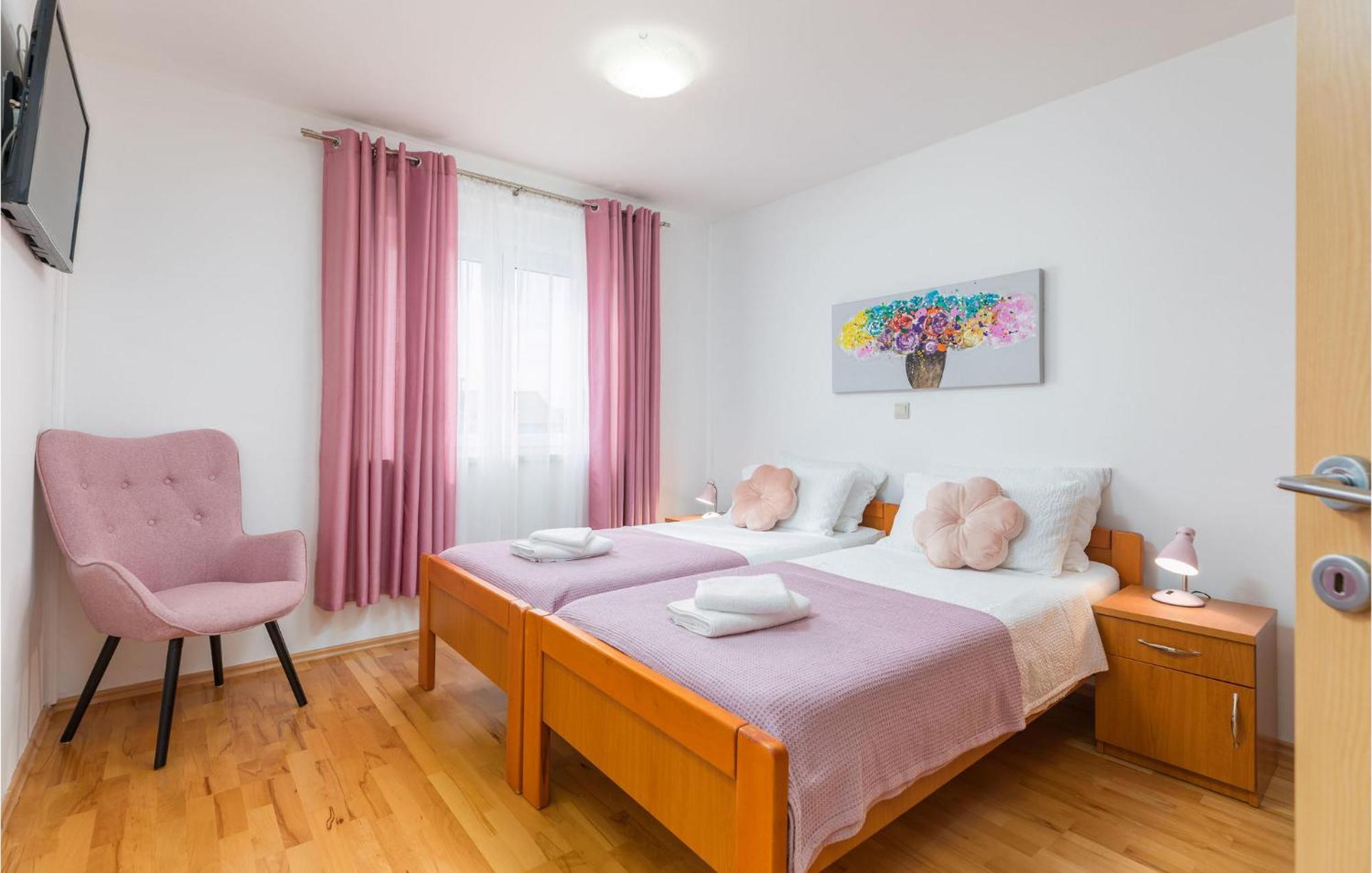 Lovely Apartment In Valbandon With Kitchen Fažana Zewnętrze zdjęcie